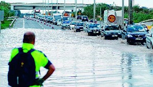 Autovía de Castelldefels inundada (13 de septiembre de 2006)